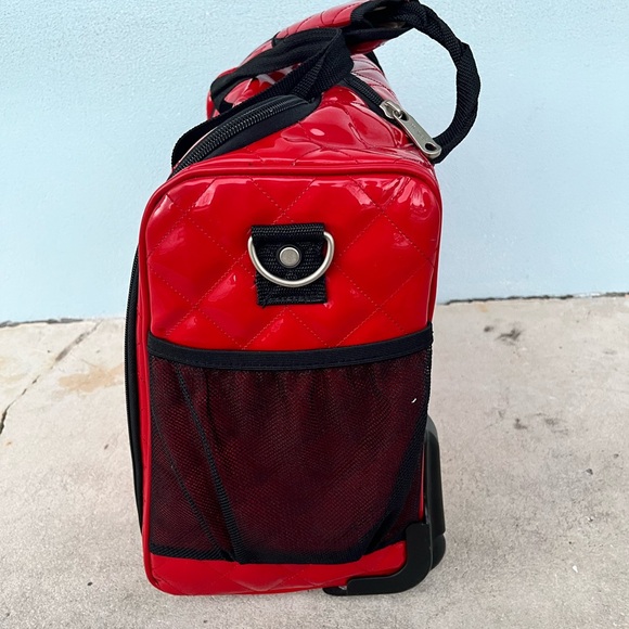 Travel computer or small duffle bag with wheels and extended handle for travel - Picture 6 of 16